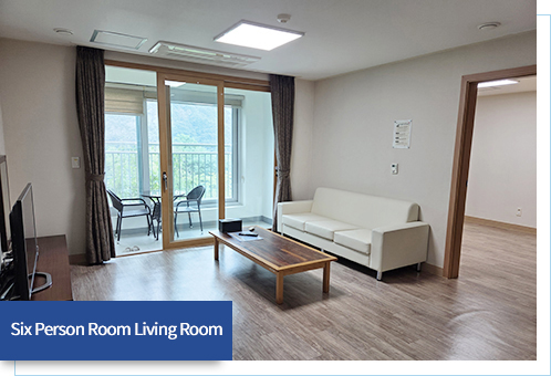 Six Person Room Living Room